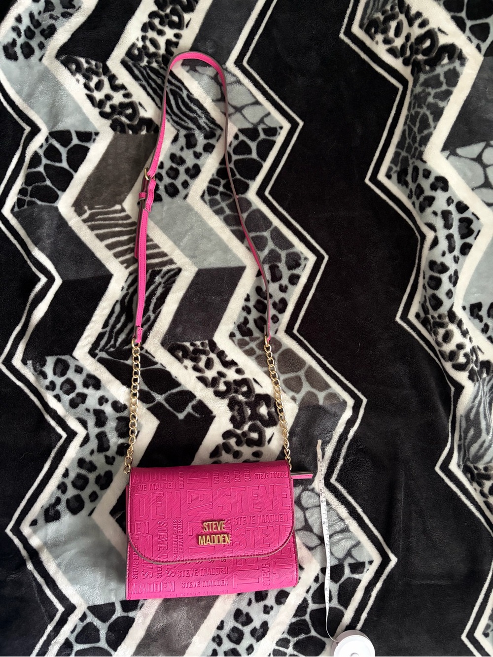 Steve Madden Hot Pink Crossbody with Gold Chain Strap